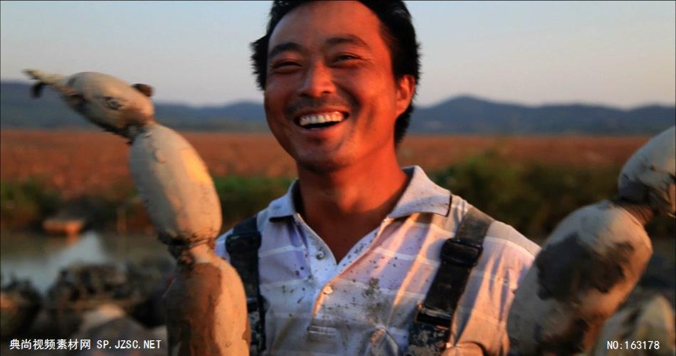 0241-农民劳动者收获时的微笑与喜悦 人物类 人物视频 人物实拍