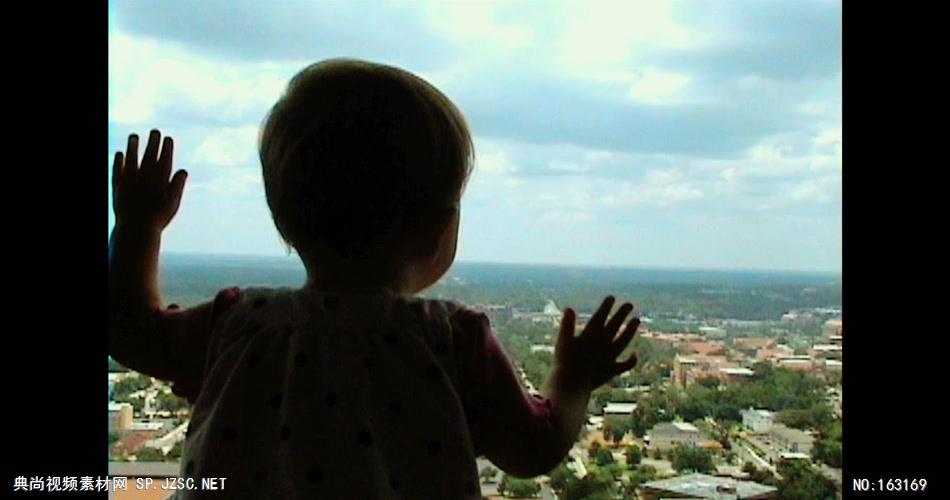 0261-小男孩向窗外望 人物类 人物视频 人物实拍