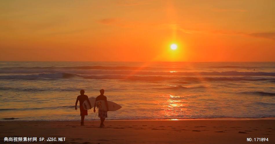 冲浪者在森赖斯海滩散步 Surfers Walk Down Beach at Sunrise 高清视频全集_batchStoc Video高清视频素材下载 led视频背景 led下载