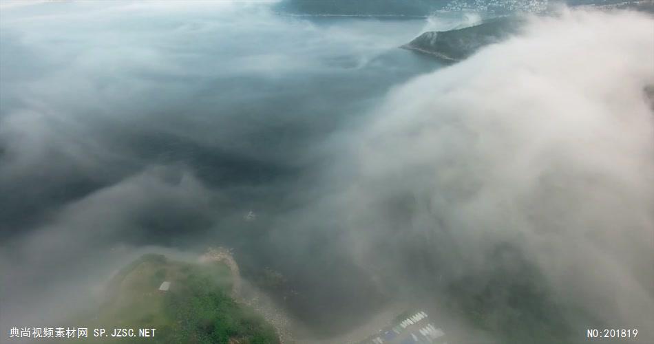 湖泊浓雾