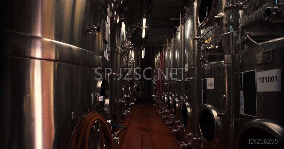 4K航拍葡萄园酒厂现代酿酒设备视频素材
