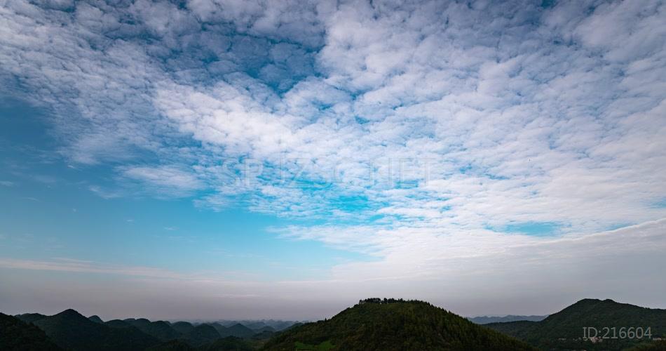 实拍清晨高山俯瞰多云多雾缭绕流云视频素材