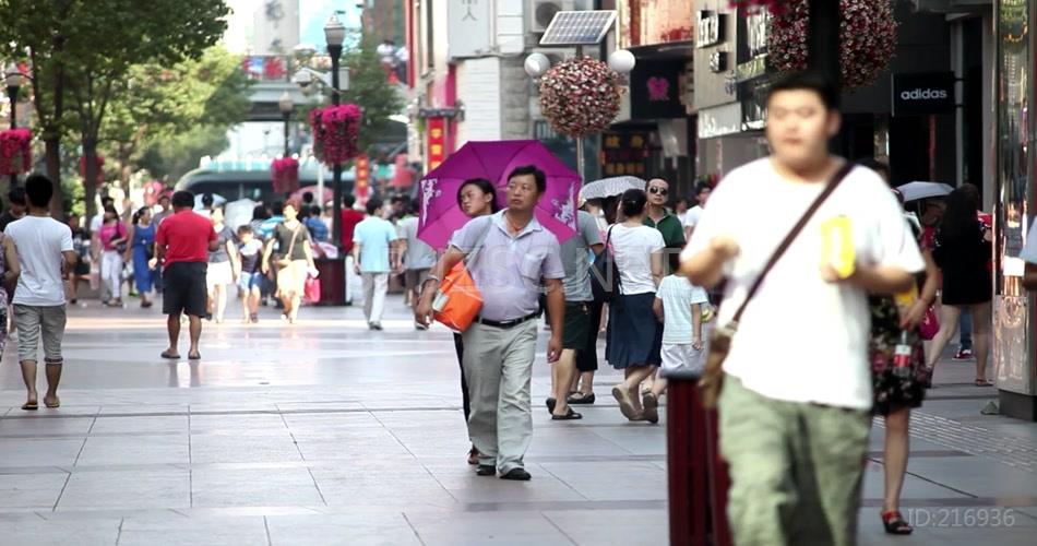 武汉江汉路步行街江汉关大楼商业街视频素材