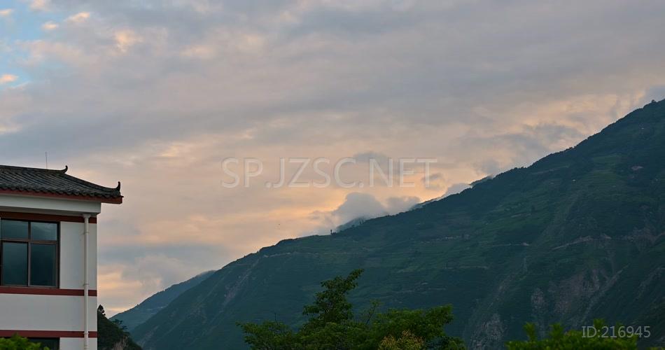 云卷云舒云顶之上山峰错落视频素材