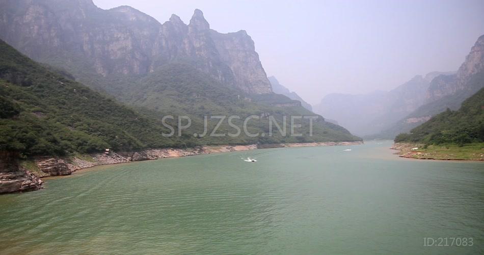 快艇 瀑布 溪水 树 人 4K 超清视频