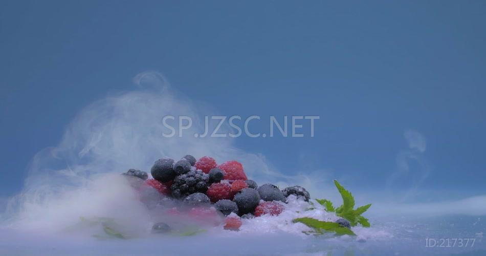 美味水果草莓蓝莓桑椹绿叶实拍视频素材