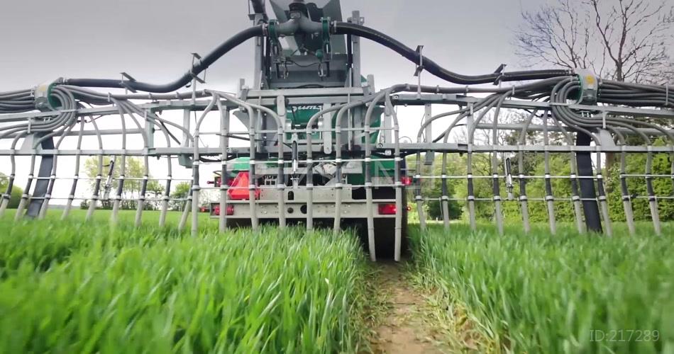 农业科技全自动机械化小麦施肥麦田农业管理实拍