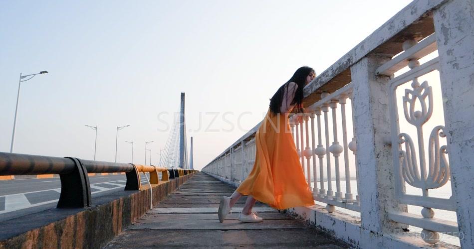 女孩在桥上吹风奔跑人文艺术视频素材