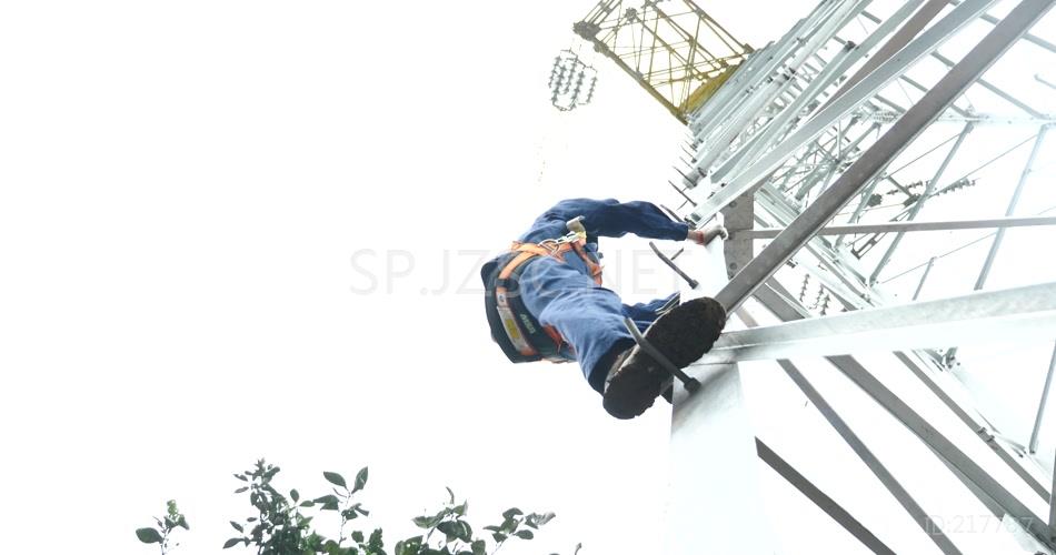 高压线 工人 攀爬 高空作业 攀登 电线 铁塔
