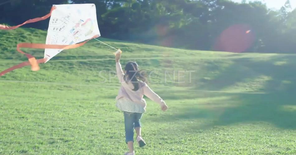 清新唯美阳光可爱小孩放风筝高清实拍视频