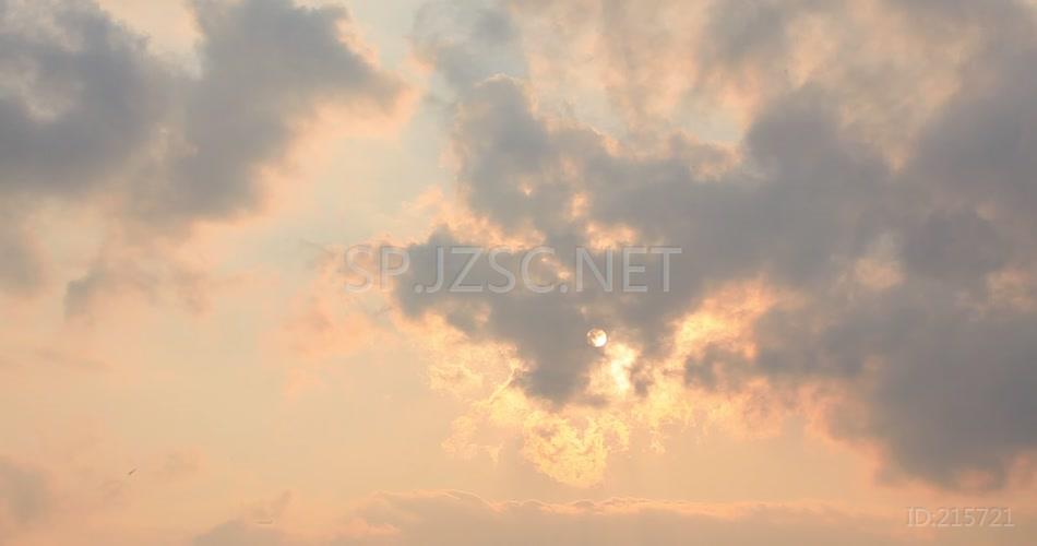 山区夕阳下落