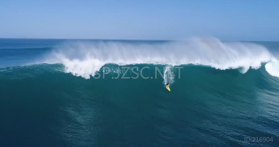 震撼波涛汹涌大海里冲浪极限运动视频素材