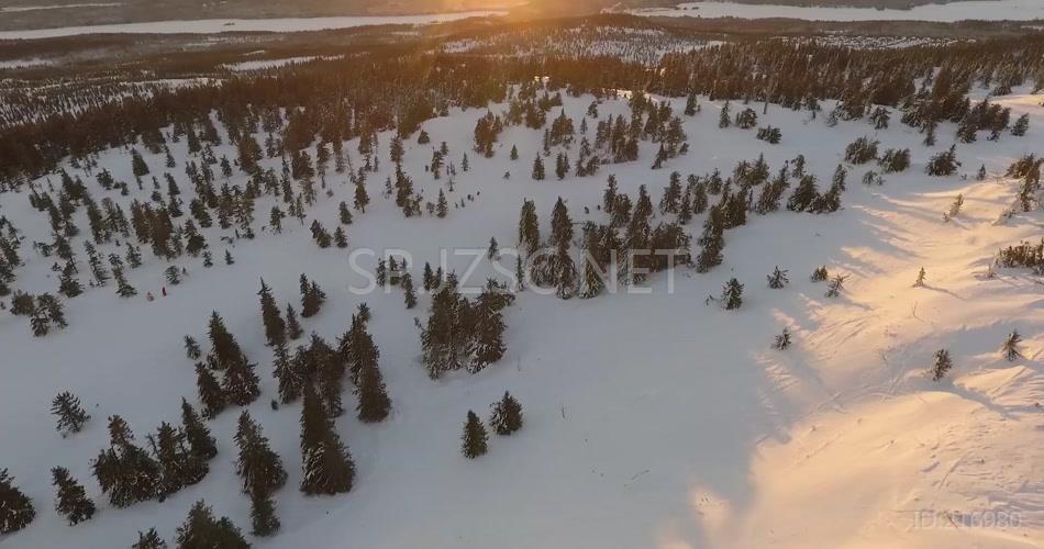 航拍日落雪山